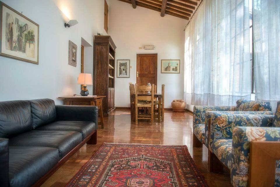 Apartamento Casa Dei Lecci Foligno Exterior foto