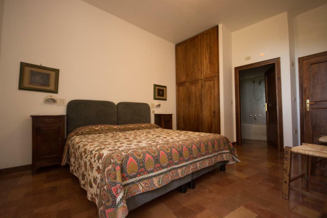 Apartamento Casa Dei Lecci Foligno Exterior foto